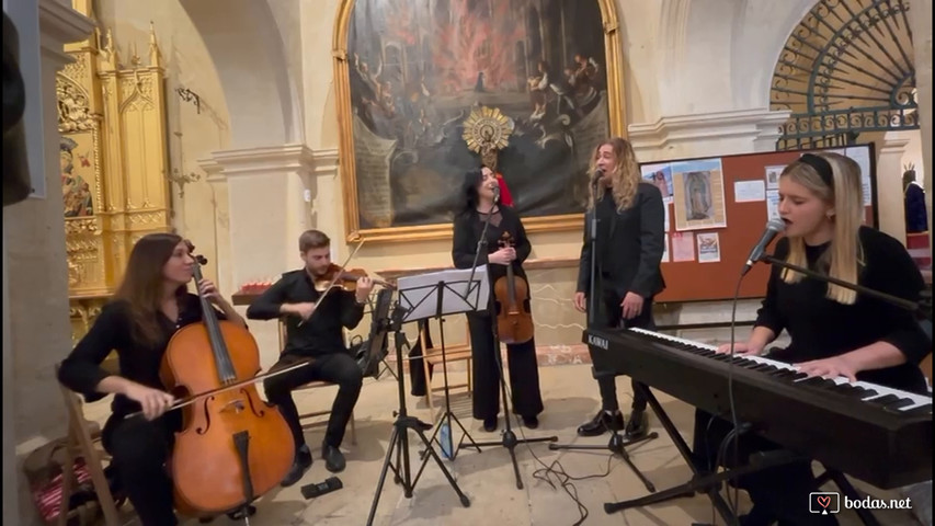 Cuarteto de cuerda con piano y 3 voces en iglesia