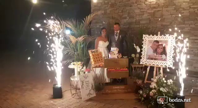 Corte de la tarta con chispa fría
