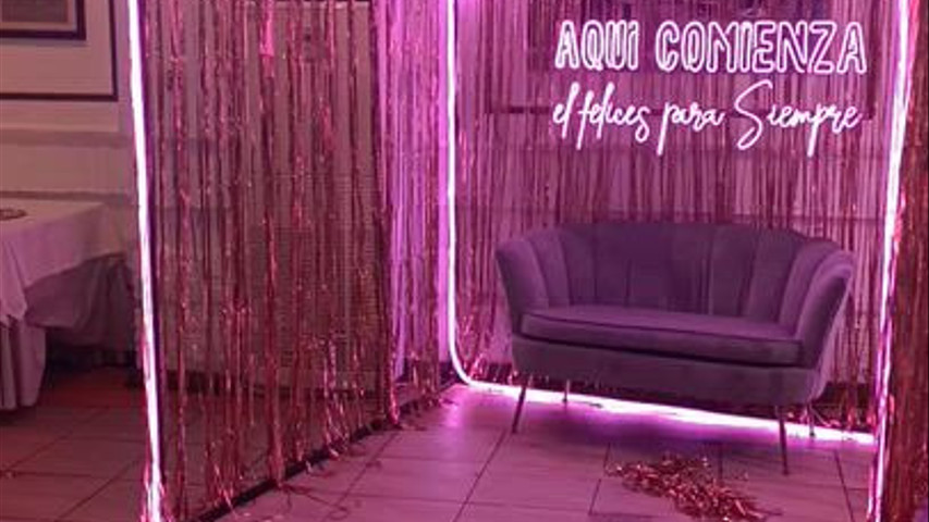 Nuevo photocall caja neón estoydefiesta