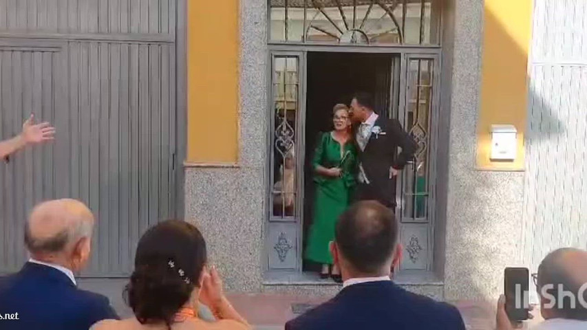 Cantamos al novio y madrina en su casa