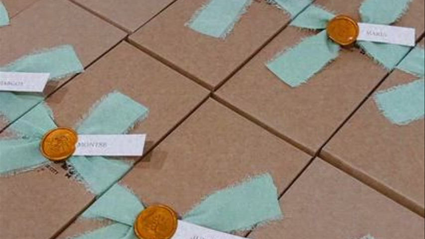 Sellos de lacre personalizado en detalles de boda