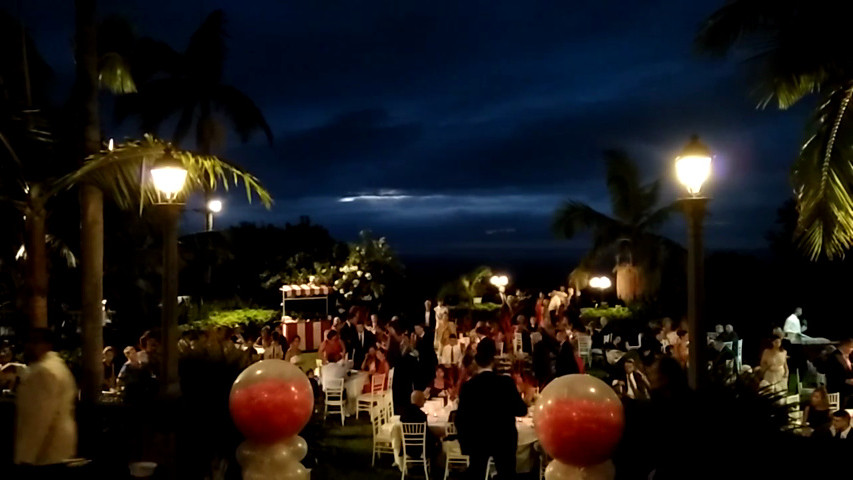 Globos Explosivos con corazones para recibir a los novios