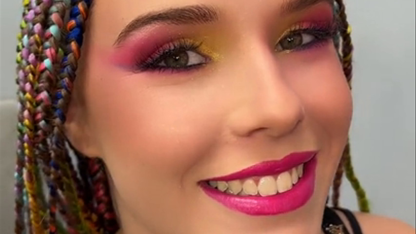 Maquillaje para catálogo de bikini 