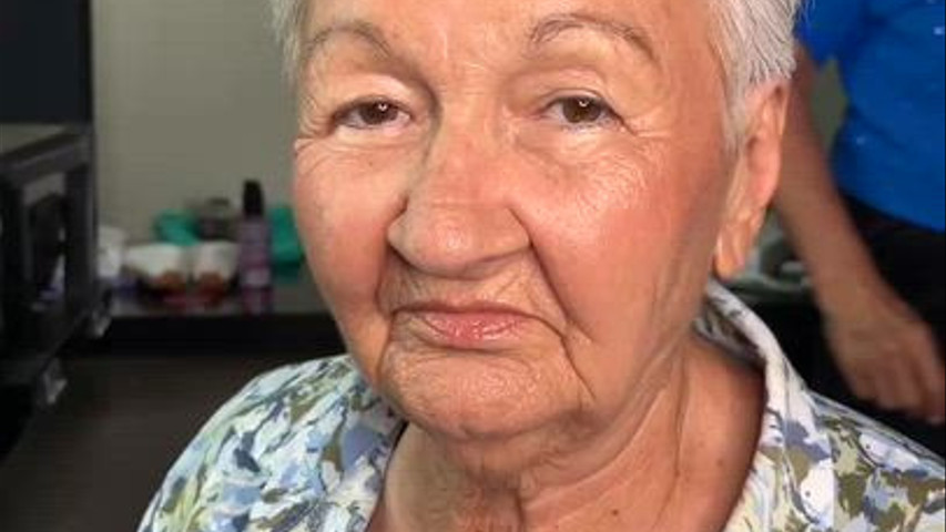 Abuela del novio 