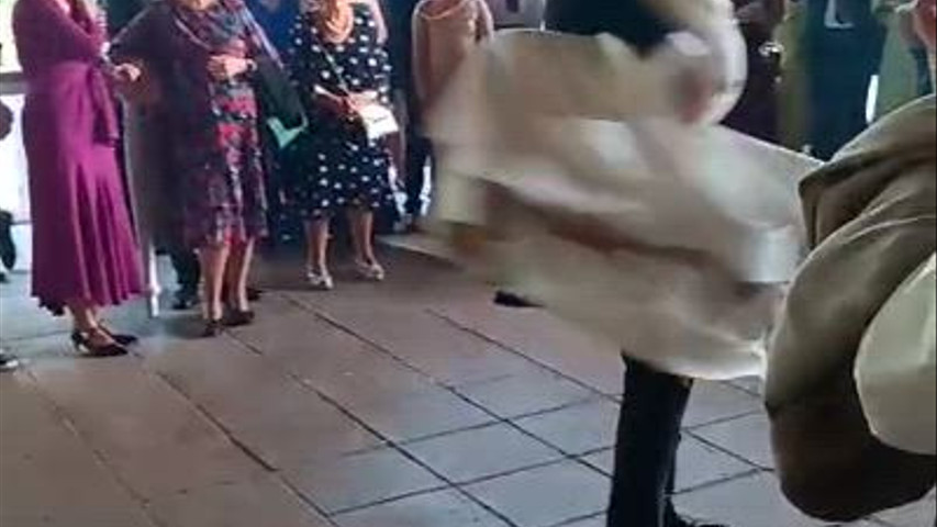 vals: javier y laura