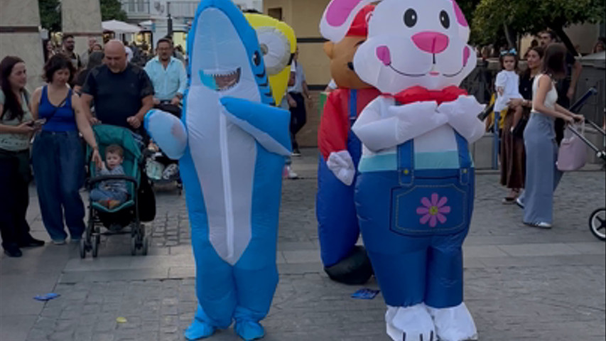 Pasacalle infantil Noche Azul y Blanca