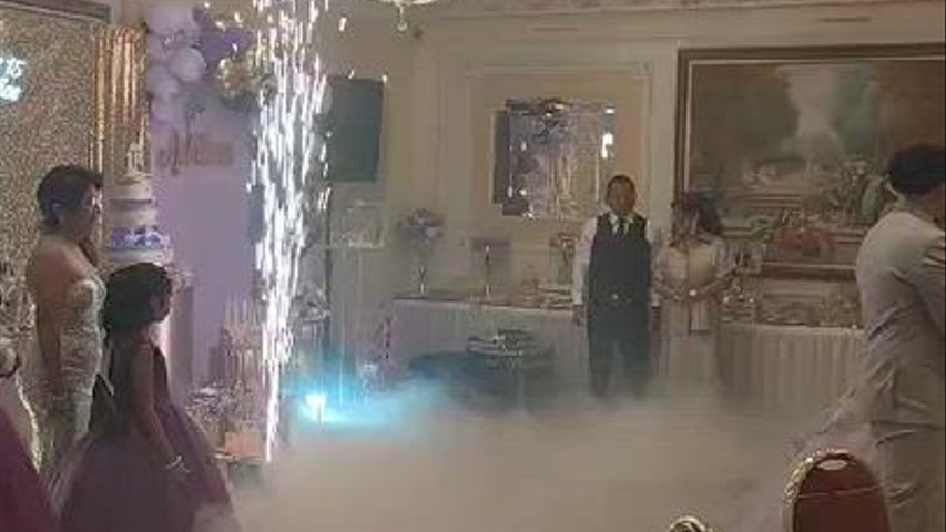 Máquina de humo bajo y máquina de chispas fuego frio