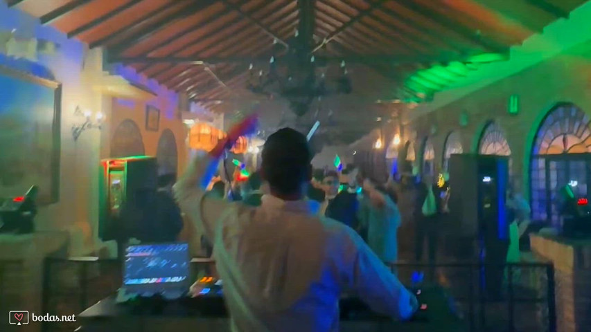Barra Libre con Cañones de CO2 y nuestro dj speaker 