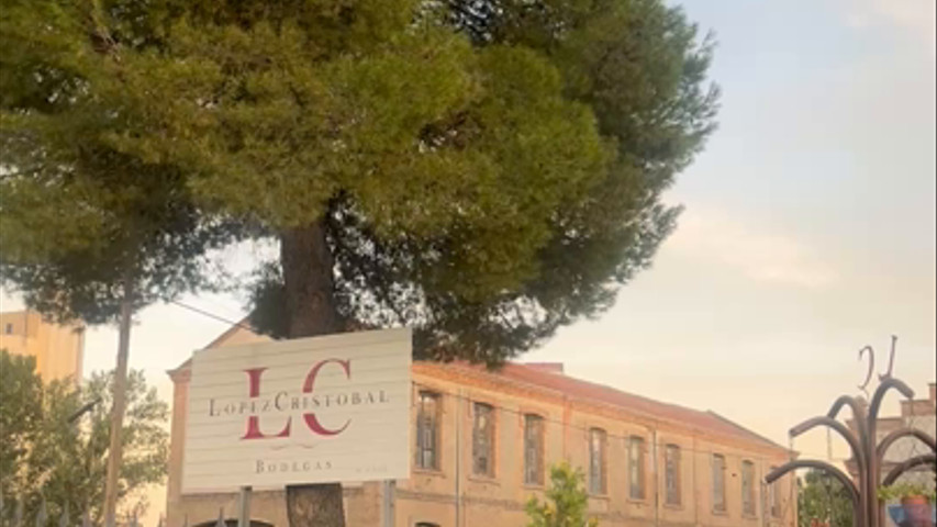 La entrada de la bodega y nuestros atardeceres