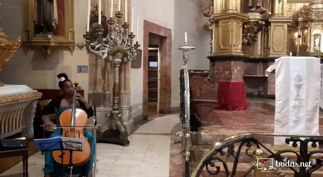 Cello en la iglesia