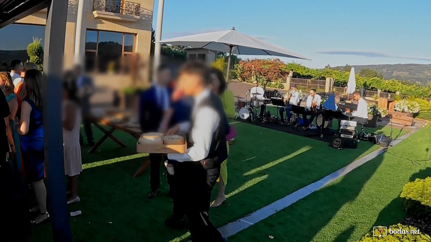 APERITIVOS- Feel Robbie Williams- Aperitivo en directo desde Bodegas Laureatus.
