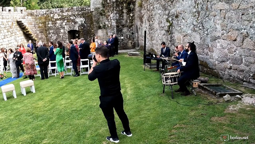 CEREMONIA- Os amores libres - Carlos Nuñez en directo desde el Castillo de Soutomaior