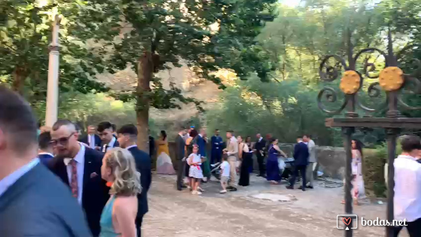 Servicio de limonada en la iglesia en la boda de Mary y Sergio