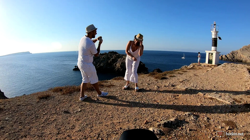 Pedida de mano sorpresa en Fornells, Menorca