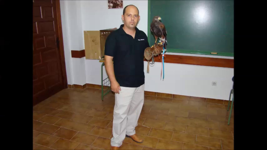 Entrega de alianzas con rapaces aguilas