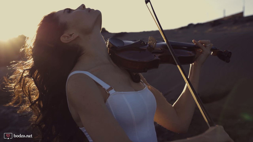 Suspiros al Viento: Violín entre Olas y Lágrimas