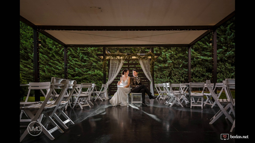 Boda de Pilar y Jonathan en iglesia de Almonacid de la Sierra y finca La Alqueria