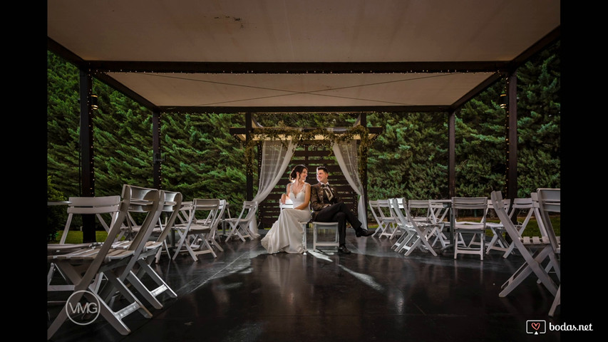 Boda de Pilar y Jonathan en iglesia de Almonacid de la Sierra y finca La Alqueria 