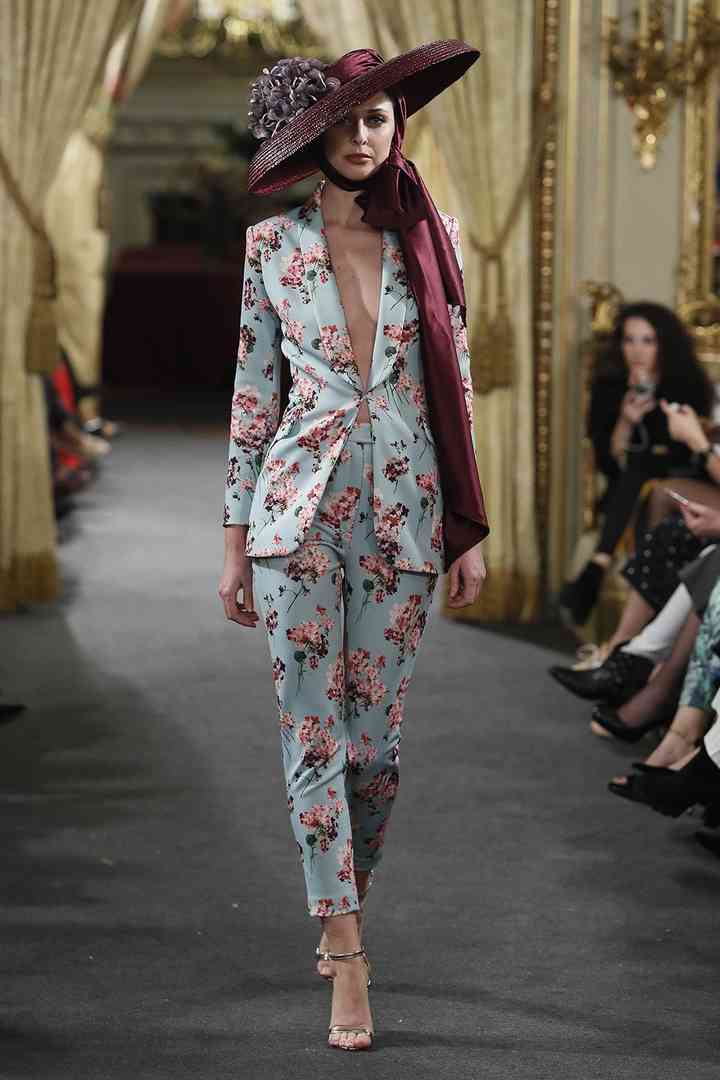 Look de invitada con pantalones ¿Por qué no?