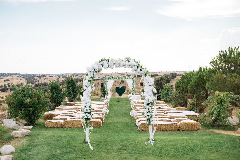 Arcos De Flores Para La Decoracion De La Boda