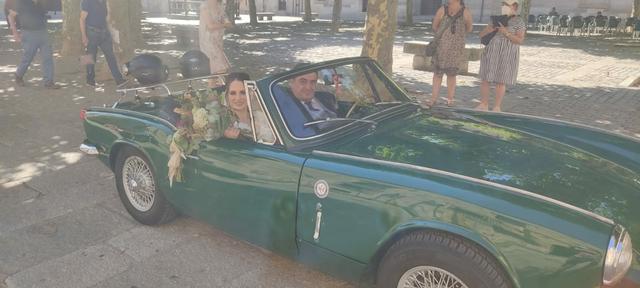 Elegancia vintage sobre ruedas - 2