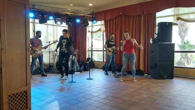 Rock & Troll Band - 1