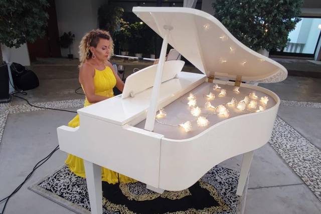 Judith Ruth Balao - voz y piano 3