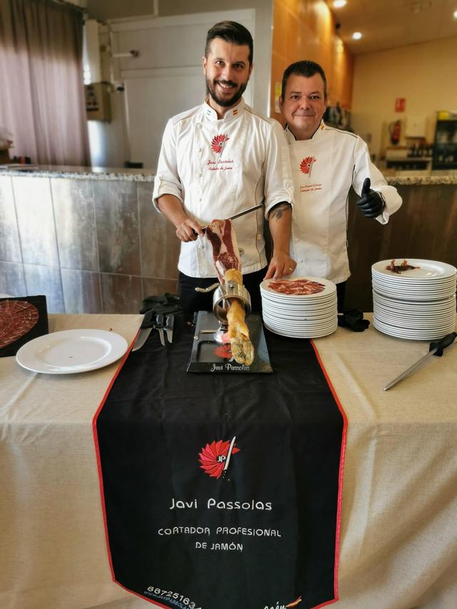 Javi Passolas - Cortador de jamón - 1