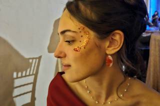 Rocio Bizcocho - Glitter Corner Mua - 5
