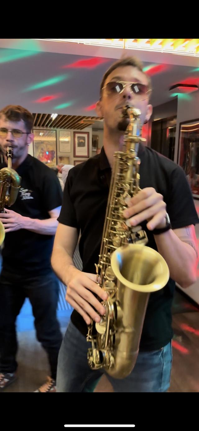 DJ & Sax King Nova - 4
