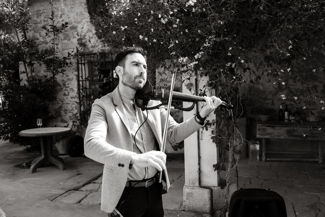 Adrian String - Violinista eléctrico - 1