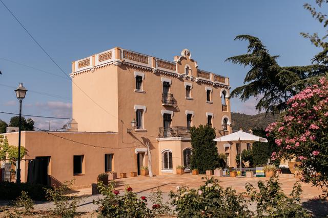 Dosterras Wine Garden - 1