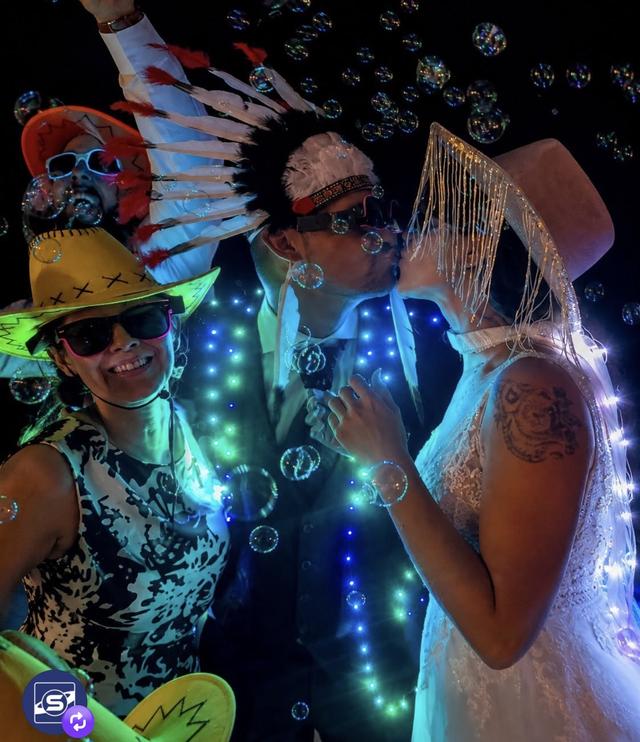 Saturnalia Show - Hora loca y Robots Led - 2