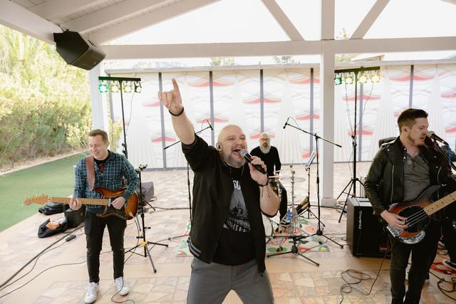 Tocadiscos Coverband - 1