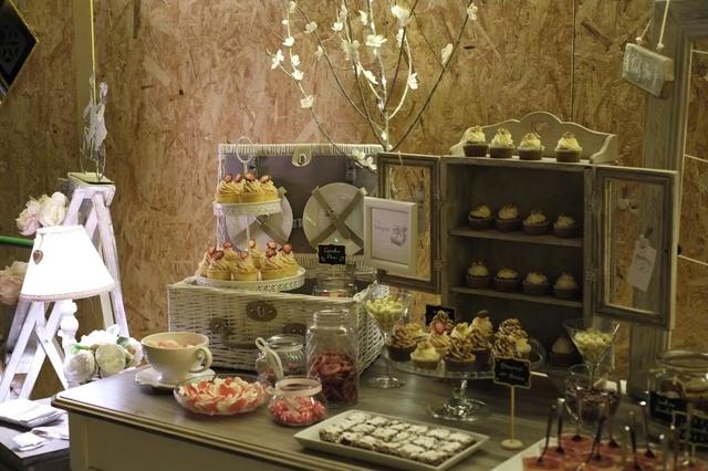 Made Of Cinnamon Candy & Cakes - 3