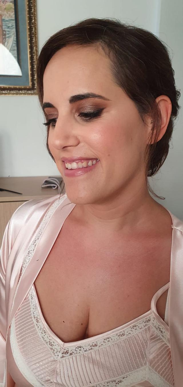 María Muñoz - Maquillaje y peinado para novias - 1