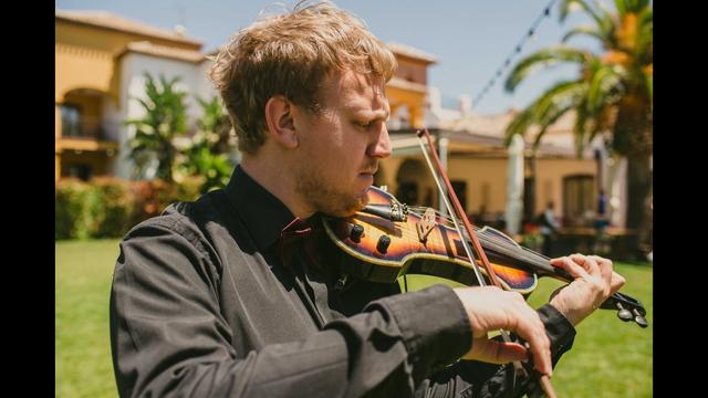 Christopher James Owen - Violinista - 2