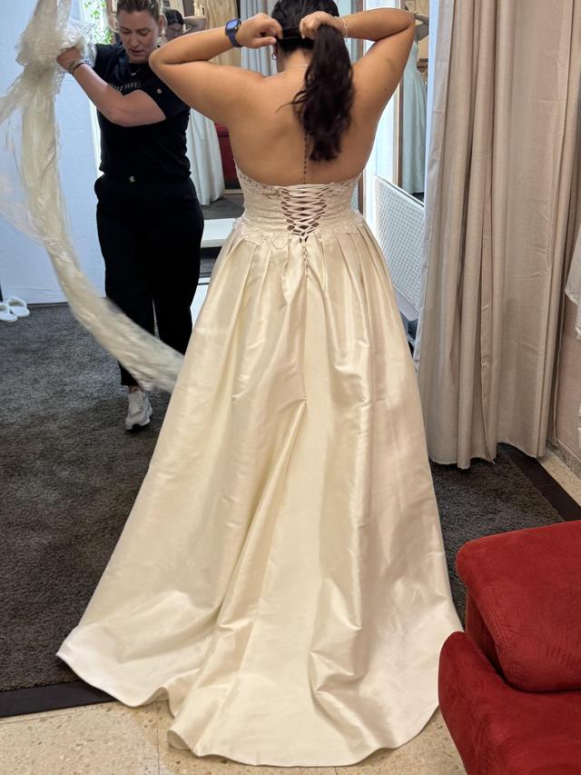 Agatha Novias - 2