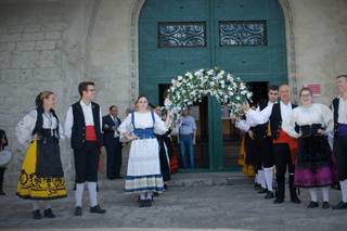 Grupo de Coros y Danzas Besana - 8