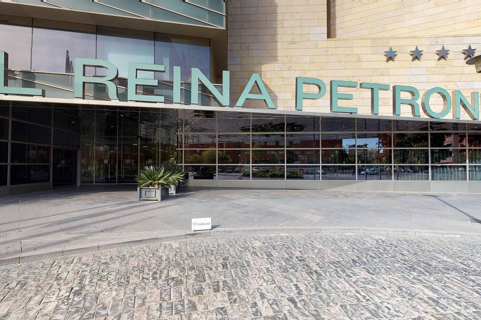 Hotel Reina Petronila 3d tour