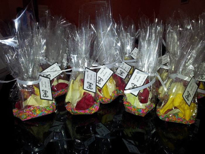 las bolsitas de arroz y petalos