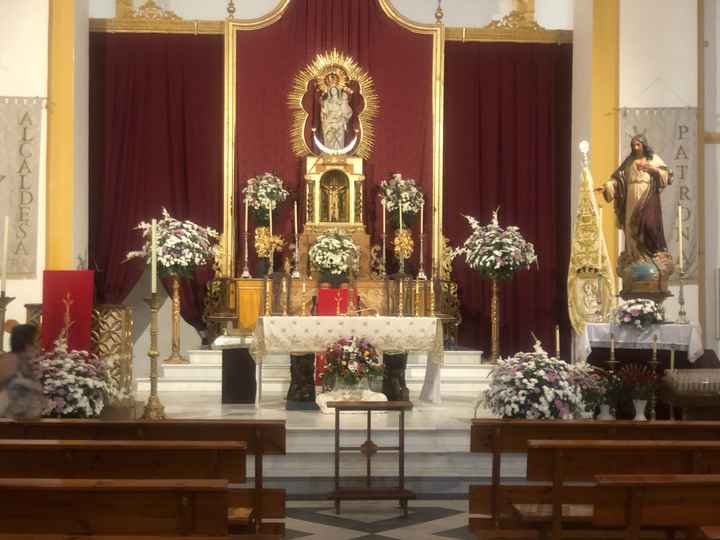 Decoración floral en iglesia - 1
