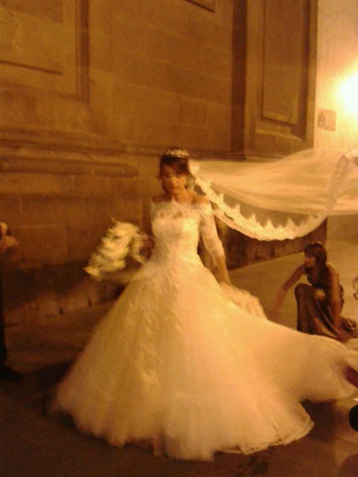 Preparando mi vestido para la entrada a la catedral 