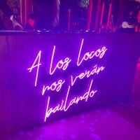 "All you need is love", ¿habrá neones así de románticos en vuestra boda? 😍 - 2