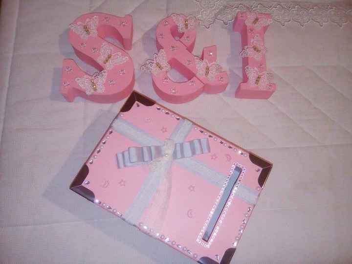 caja de sobres y letras