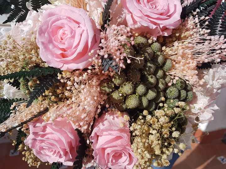 Ramo  hortensias ,rosas,helecho,paniculata,brunia verde grisaceo  y broom rosa