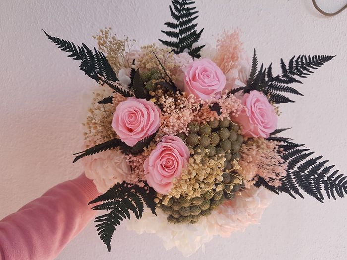 Ramo de novia con Hortensia ,rosas,paniculata broum y las bolitas que no recuerdo su nombre.