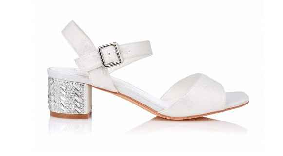 https://www.menbur.com/es/es/zapatos/novia/007473-04