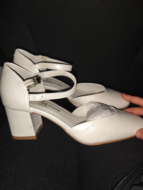 Enseña tus zapatos. 11