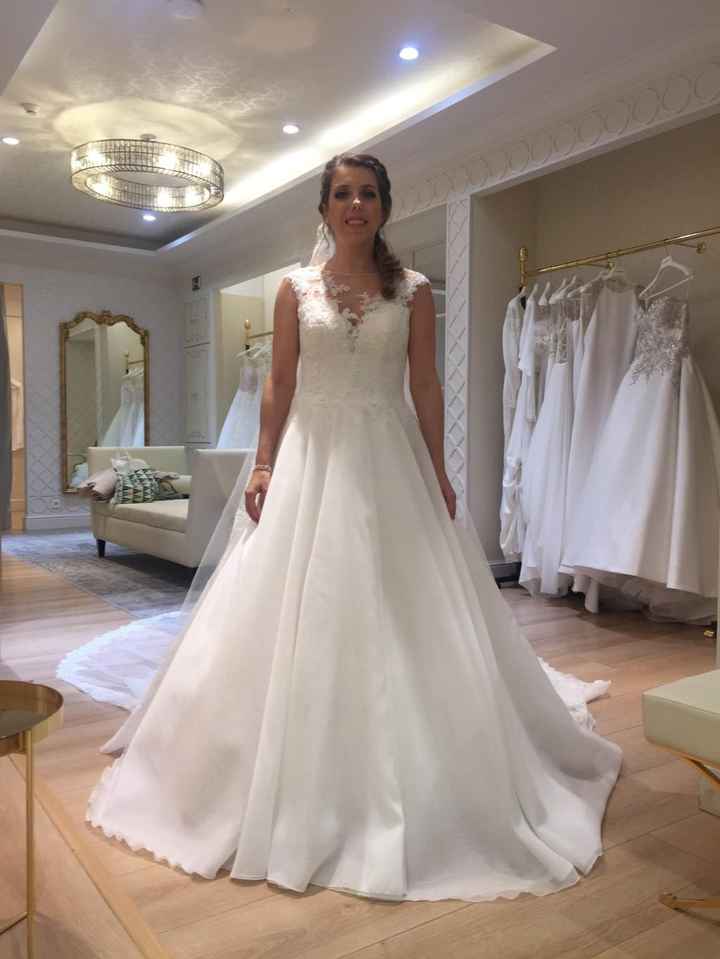 prueba final....el vestido es bonito, pero se cargaron las mangas y se nota la diferencia con el pri